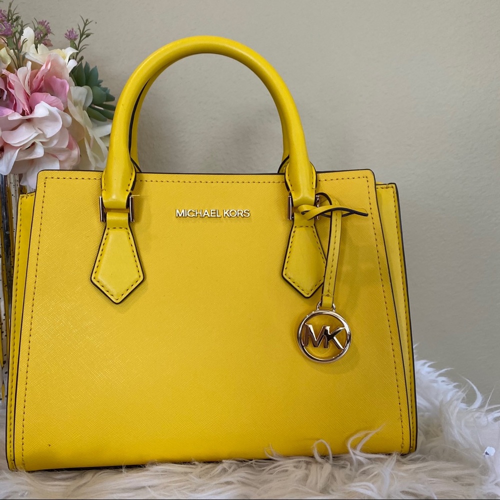 Firm ✨Michael Kors hope medium messenger bag - Picture 3 of 14
